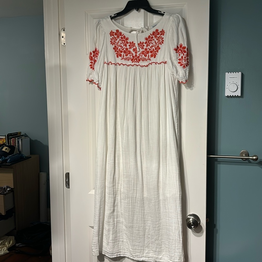 Old Navy Embroidered white maxi dress
